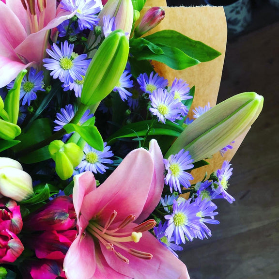 Romantic Handtie image 0