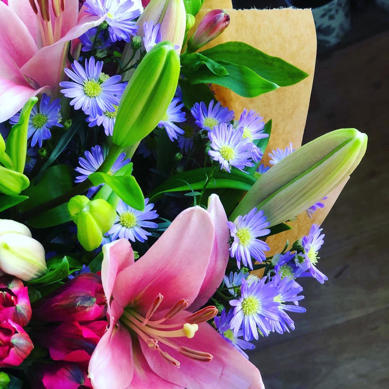 Romantic Handtie image 0